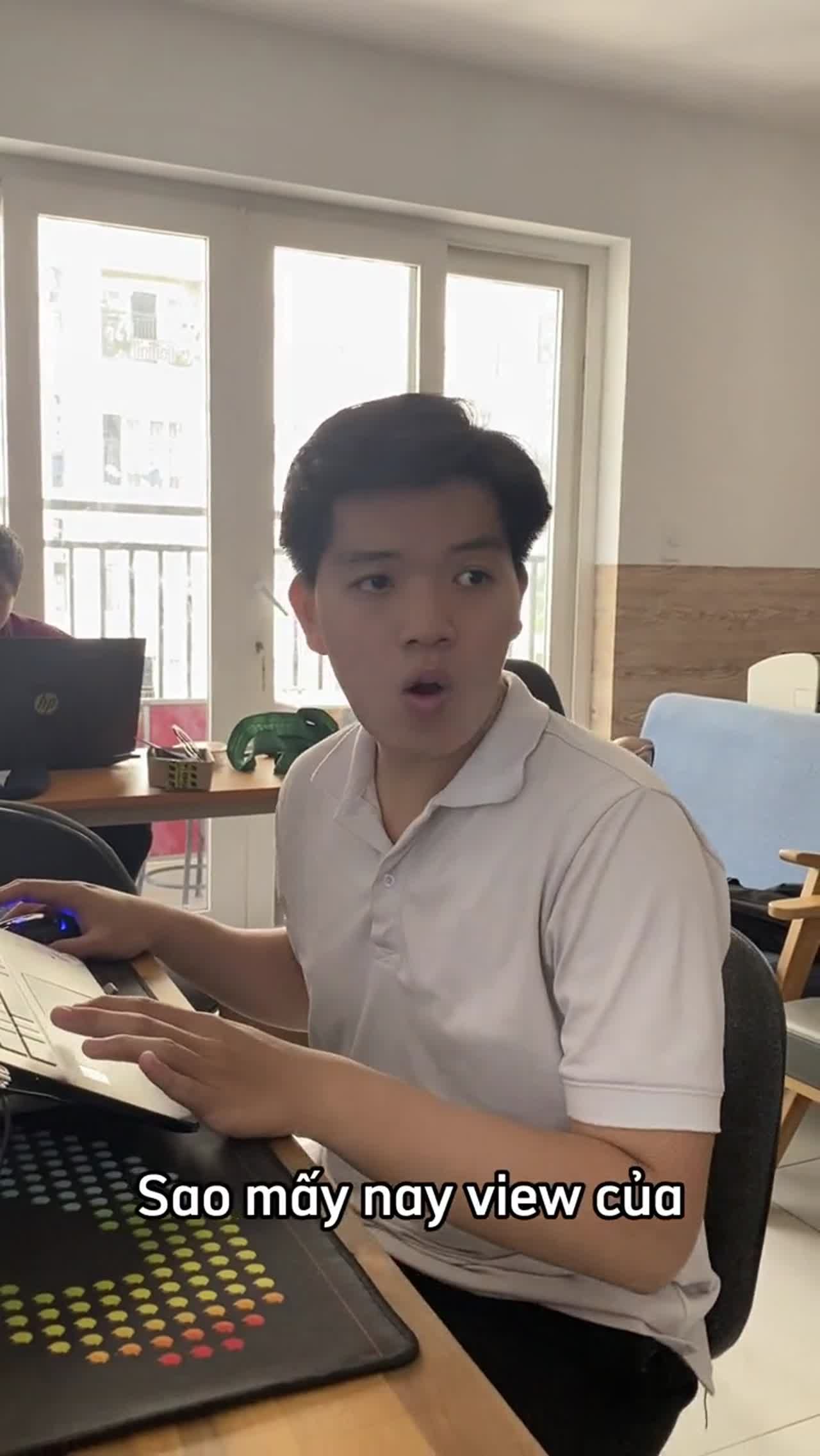 ovxmedia - Bị Sếp Dí Quá #ovalxanh #giaitri #xuhuong #banghe #banghequan #banghequancafe #banghenhahang #lamviec #vanphong #congso #vanphonggenz #genzsangtao ...