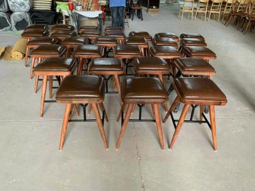 Ghế đôn chân gỗ đệm ngồi bọc da