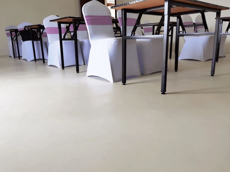 SÀN MICROCEMENT: VÌ SAO ĐÂY LÀ LỰA CHỌN SỐ 1 CHO QUÁN CAFE HIỆN ĐẠI?