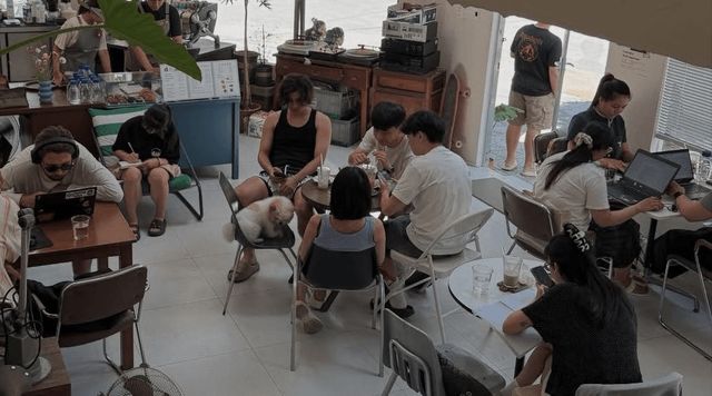 Thảo luận - Có nên mang Laptop ra quán cafe ngồi cả ngày?